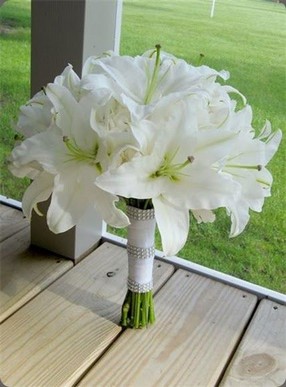 36e88fe295c39f9e9dc542802d23f4a3--lily-wedding-bouquets-white-wedding-flowers.jpg