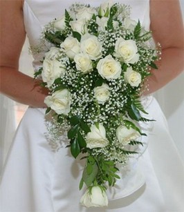 a44323d9f2687d34c4edf760a11f7f4b--rose-bouquet-bouquets.jpg